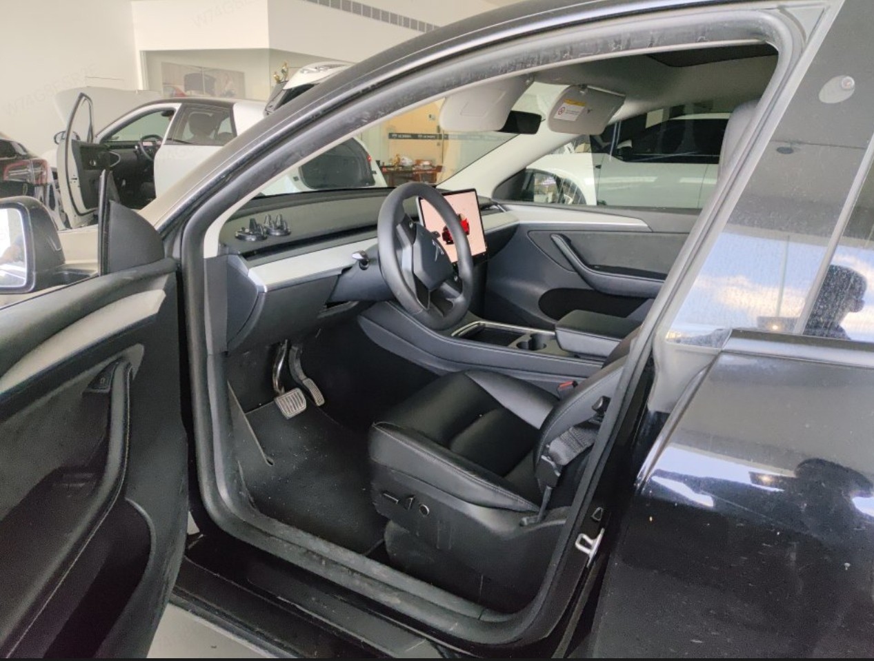 Tesla Model Y 2024 car image #2