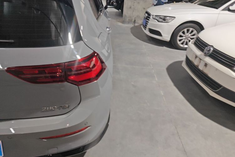 Volkswagen Golf 2023 car image #8
