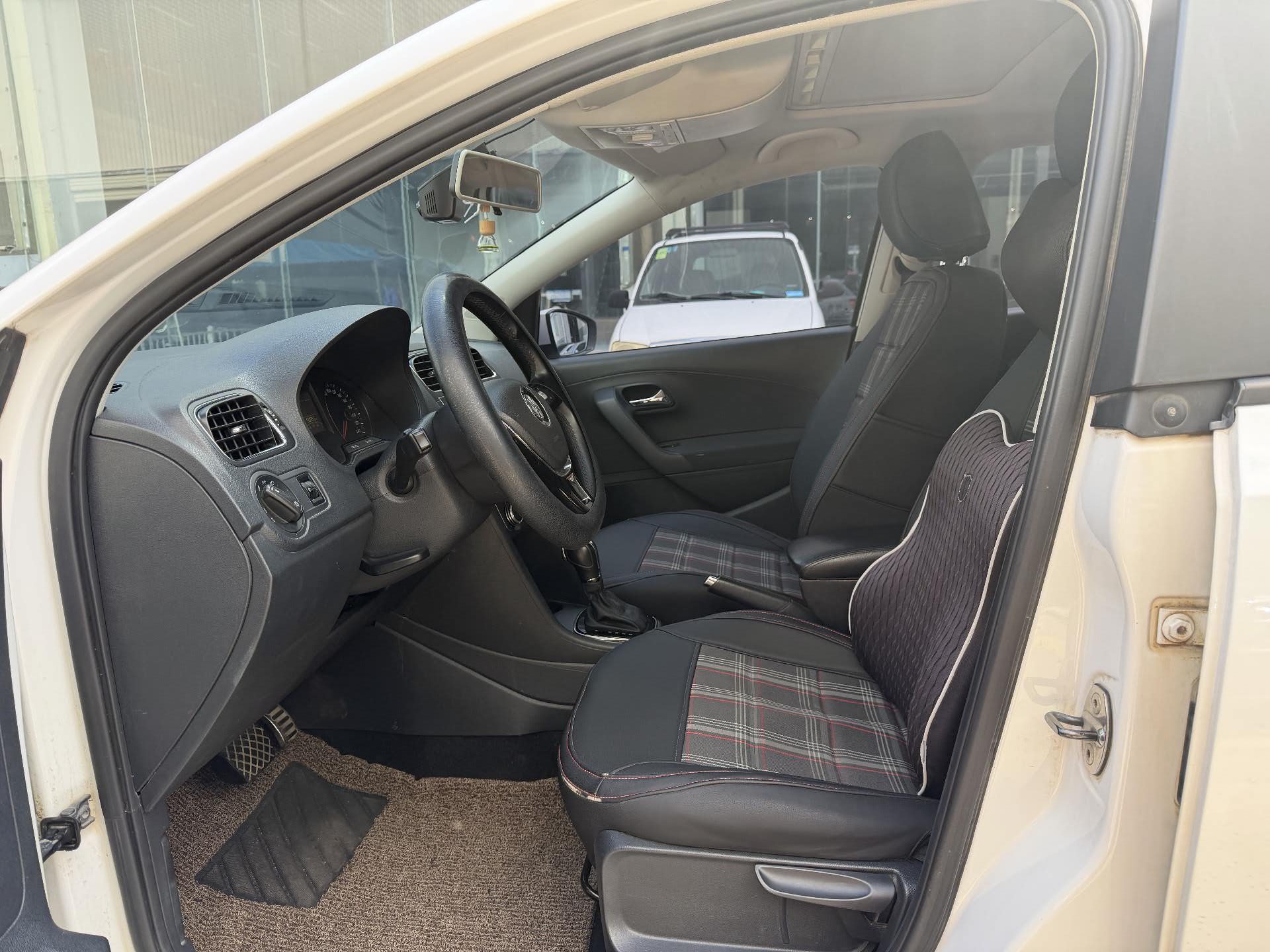 Volkswagen Polo 2016 car image #8