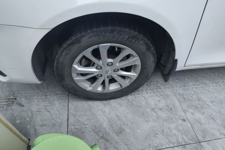 GEELY Emgrand 2021 car image #9