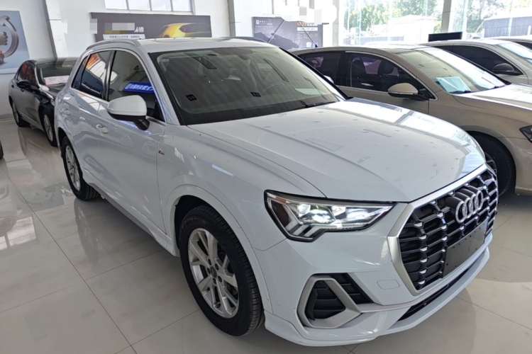 Audi Q3 2019 car image #4