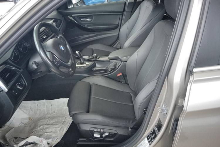 BMW 3 Series 2018 #15 BMW 3 Series 2018 car image #15