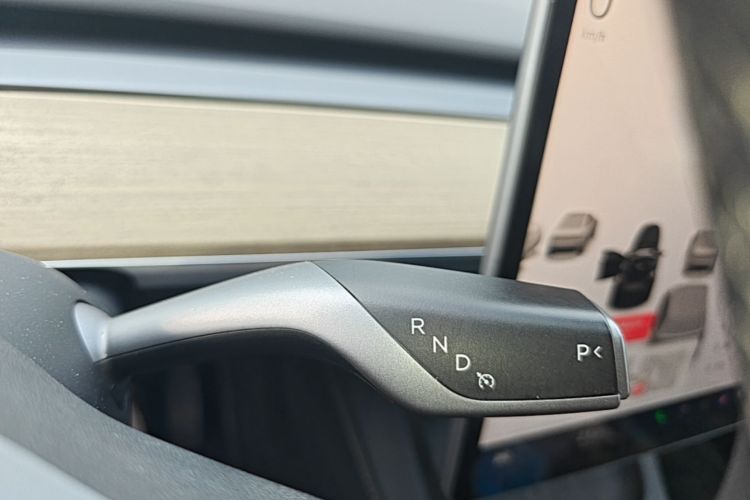 Tesla Model Y 2023 #14 Tesla Model Y 2023 car image #14