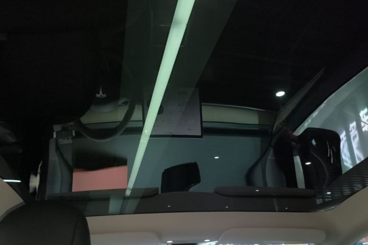 Tesla Model Y 2021 car image #18