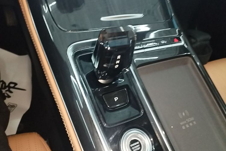 GEELY Boyue L 2025 car image #14