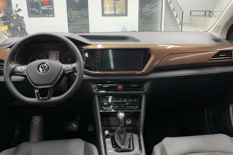 Volkswagen Tharu 2021 car image #16