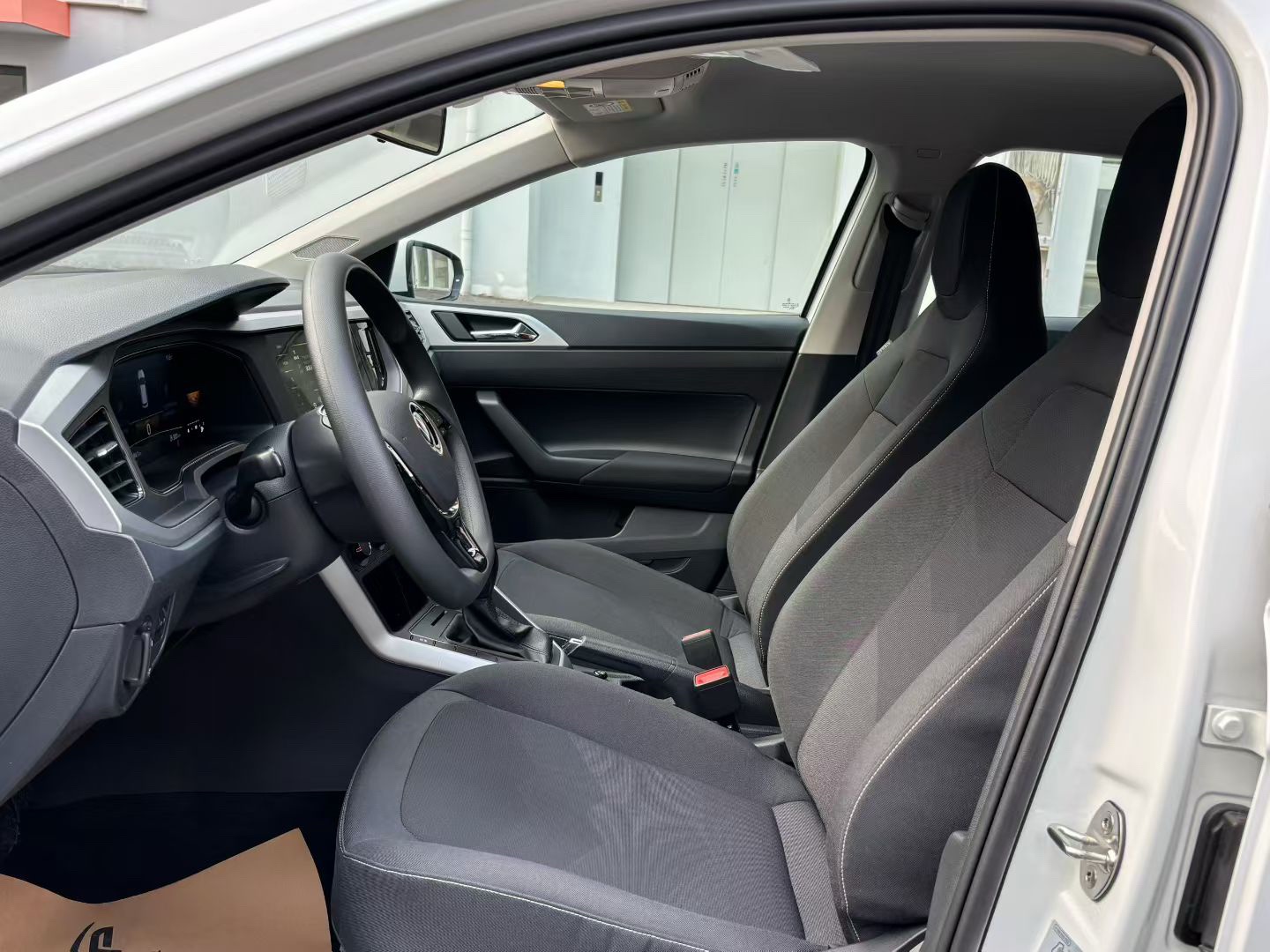 Volkswagen Polo 2023 car image #4