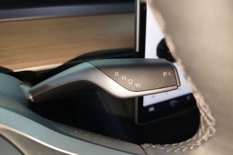 Tesla Model Y 2021 car image #18