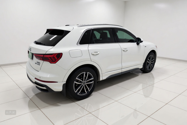 Audi Q3 2022 car image #7