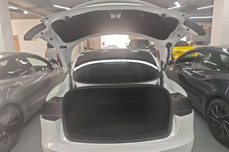 Tesla Model 3 2024 car image #19