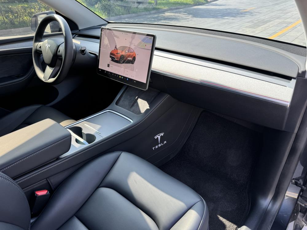 Tesla Model Y 2025 car image #15