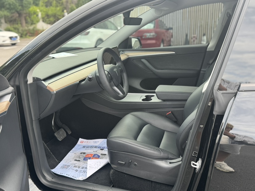 Tesla Model Y 2022 car image #4