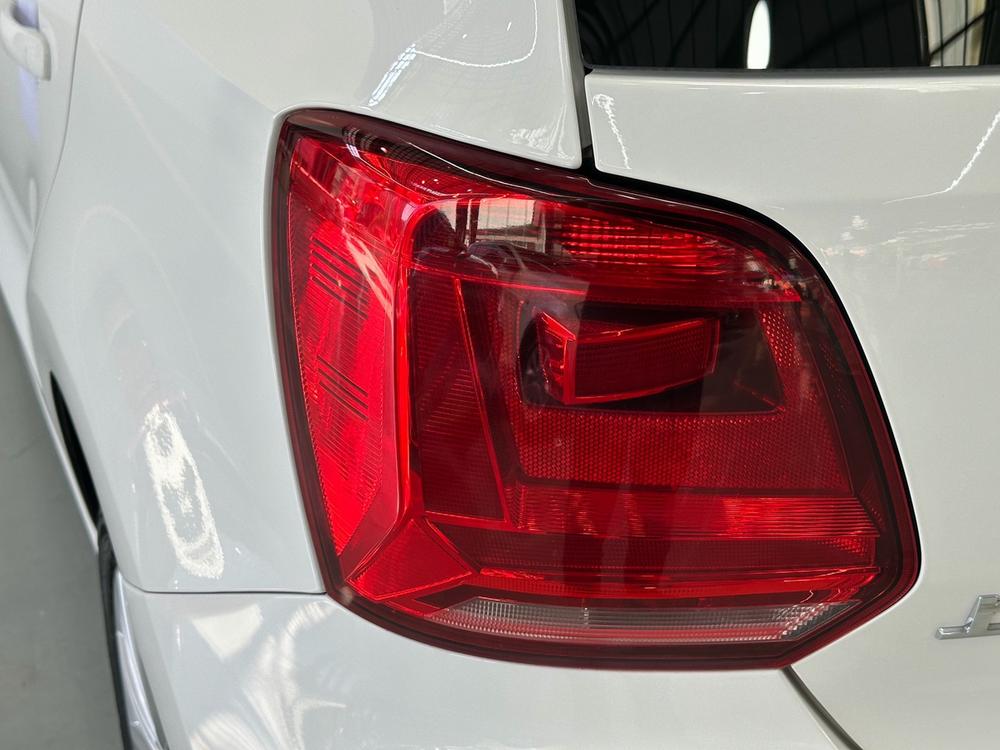 Volkswagen Polo 2016 car image #9