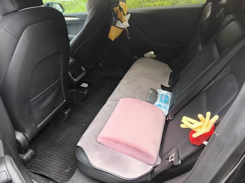 Tesla Model Y 2022 #6 Tesla Model Y 2022 car image #6