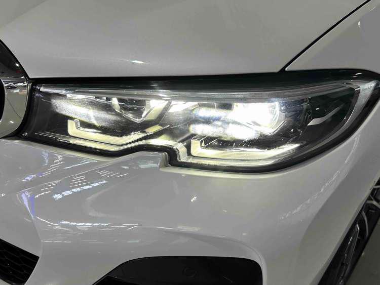 BMW 3 Series 2019 car image #8