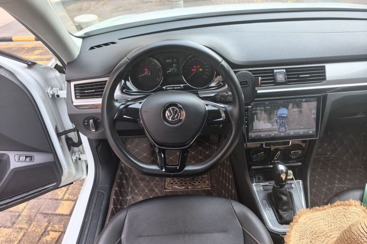Volkswagen Bora 2017 car image #12