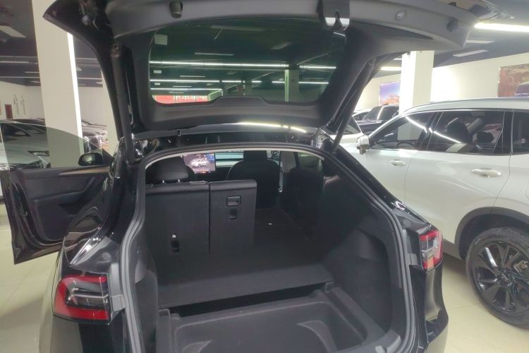 Tesla Model Y 2023 immagine di auto #19