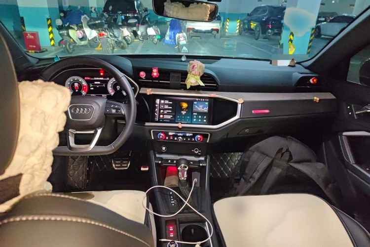 Audi Q3 2025 car image #12