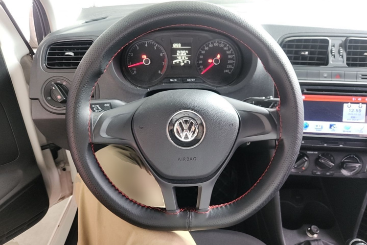 Volkswagen Polo 2018 car image #11