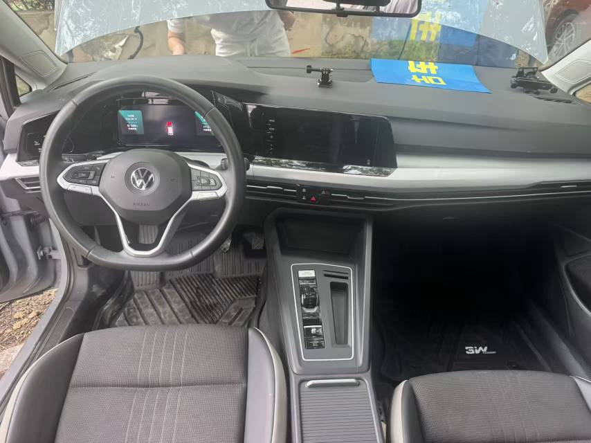 Volkswagen Golf 2023 car image #5