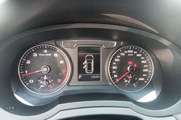 Audi Q3 2017 car image #13