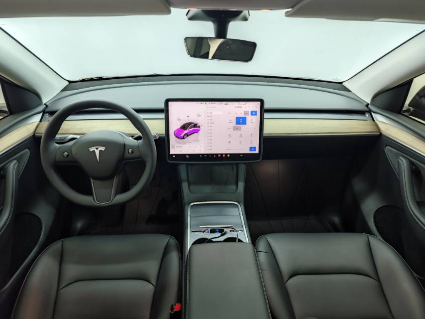 Tesla Model Y 2023 #4 Tesla Model Y 2023 car image #4