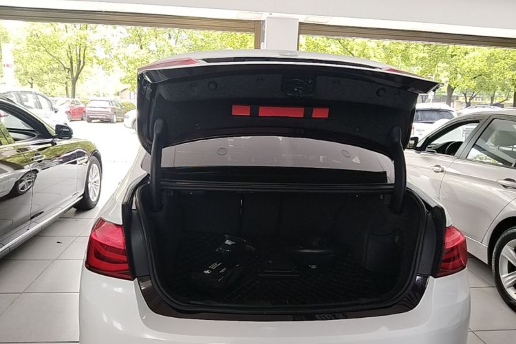 BMW 3 Series 2017 car image #19