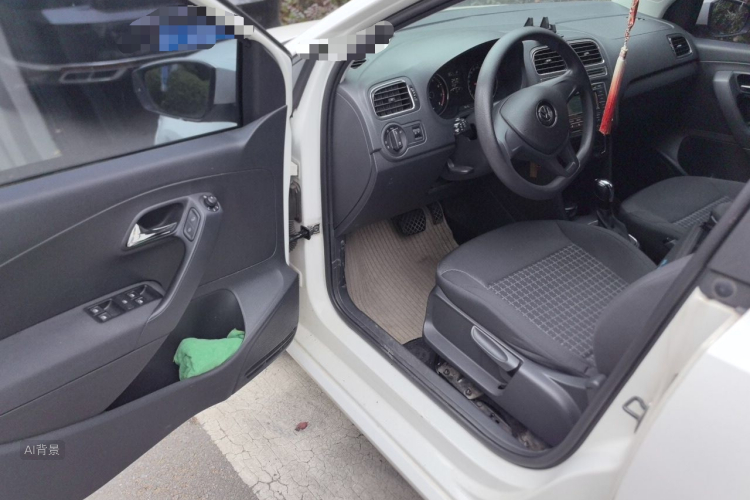 Volkswagen Polo 2015 car image #18