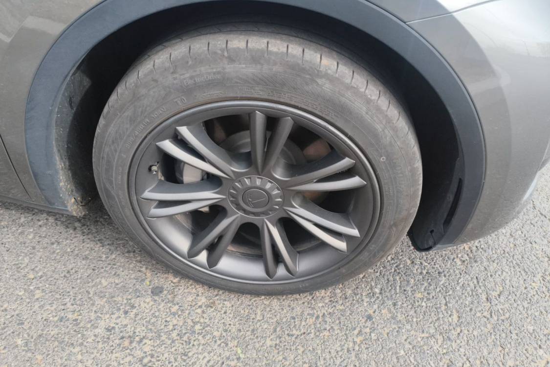 Tesla Model Y 2024 car image #9
