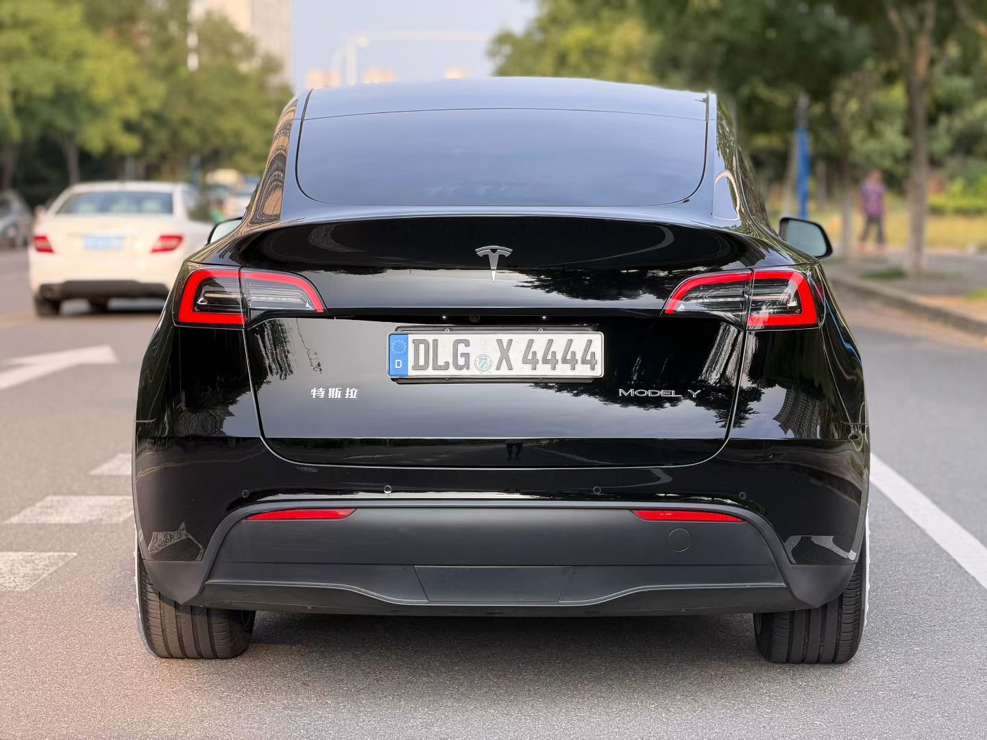 Tesla Model Y 2022 #11 Tesla Model Y 2022 car image #11