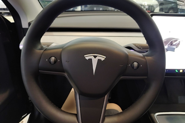 Tesla Model Y 2024 #11 Tesla Model Y 2024 car image #11