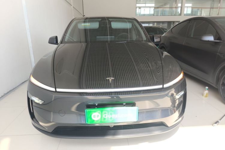 Tesla Model Y 2025 #3 Tesla Model Y 2025 car image #3