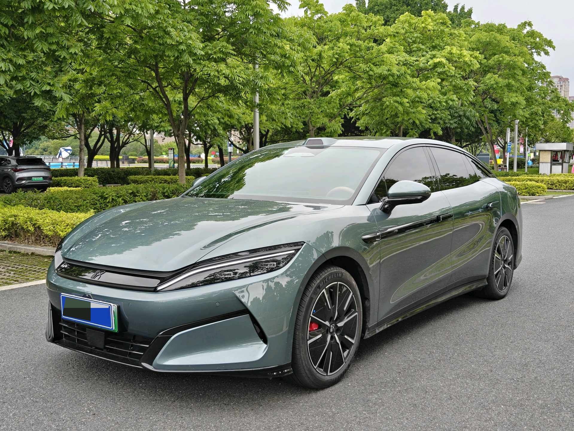 BYD HanL 2025 car image 