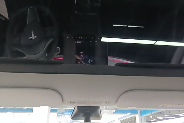 Tesla Model Y 2023 car image #18