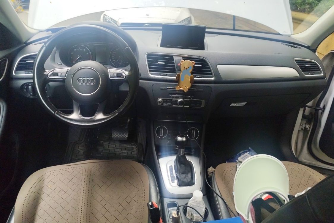 Audi Q3 2017 car image #21