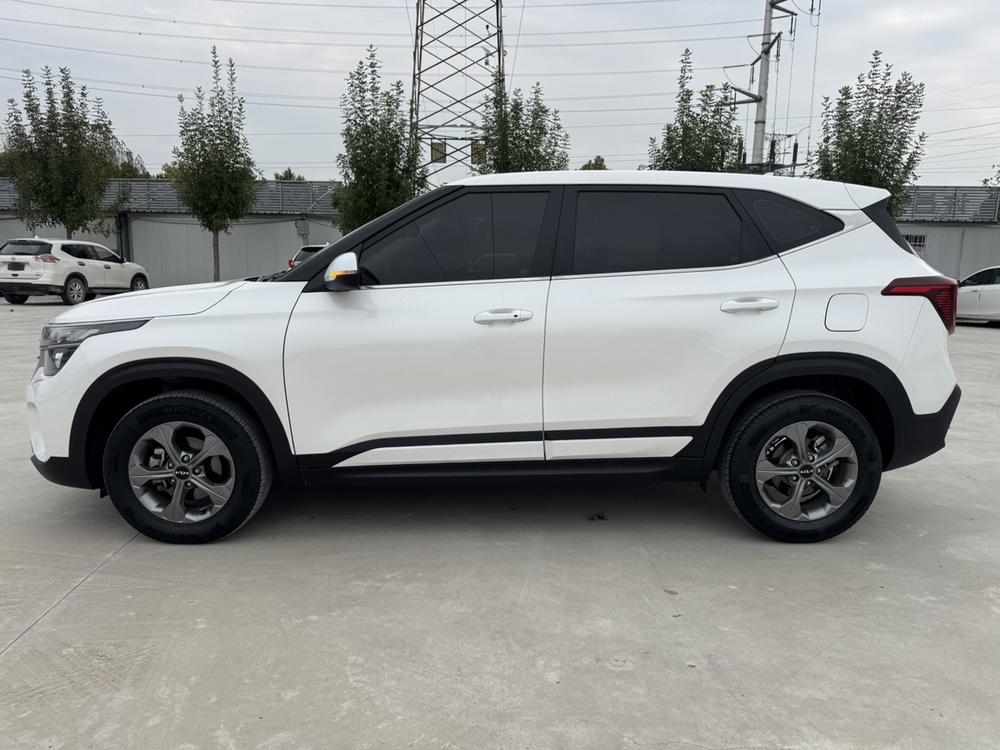 Kia Seltos 2024 immagine di auto #4