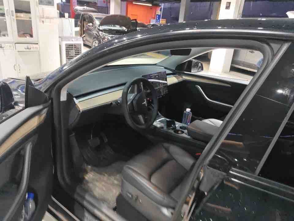 Tesla Model Y 2021 car image #2