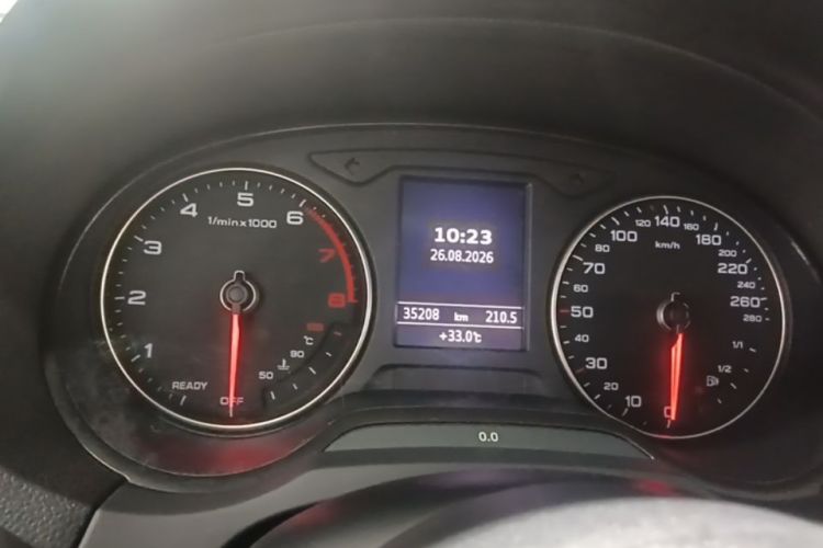 Audi A3 2018 car image #12
