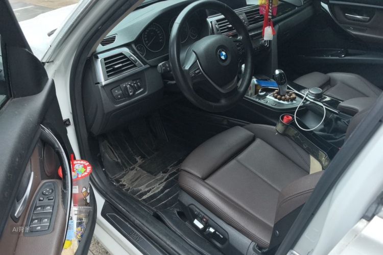 BMW 3 Series 2019 car image #18