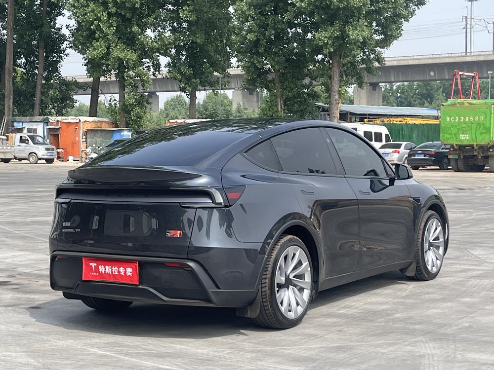 Tesla Model Y 2025 #6 Tesla Model Y 2025 car image #6