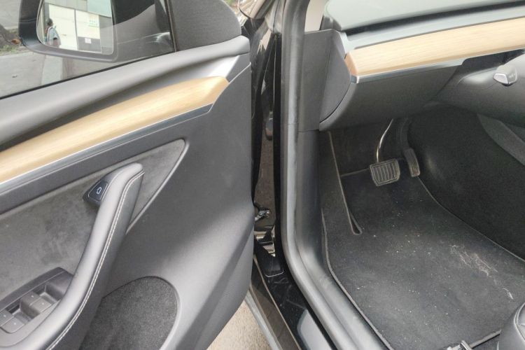 Tesla Model Y 2022 car image #9