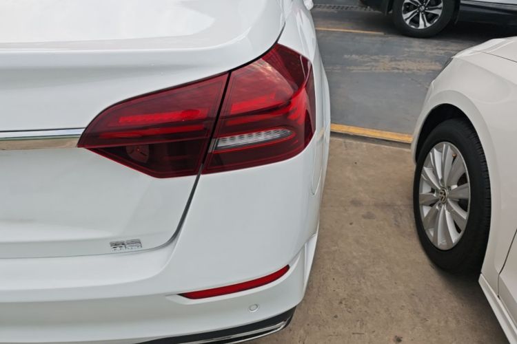GEELY Emgrand 2021 car image #8