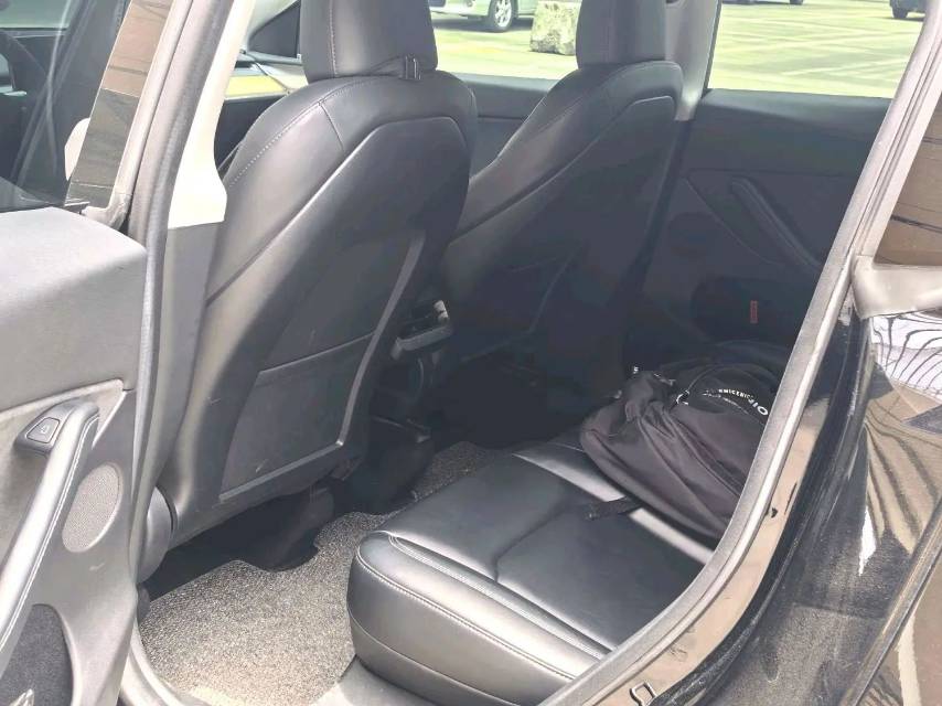 Tesla Model Y 2023 car image #5