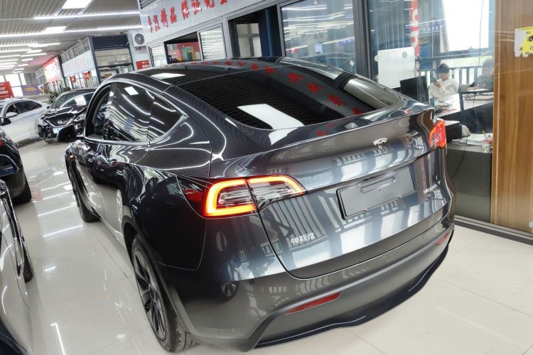 Tesla Model Y 2024 #5 Tesla Model Y 2024 car image #5
