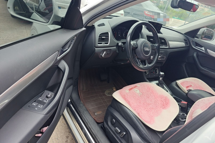 Audi Q3 2017 car image #18
