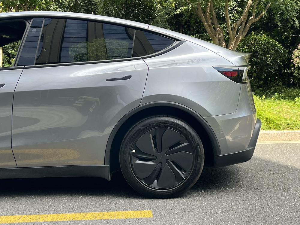 Tesla Model Y 2026 #10 Tesla Model Y 2026 car image #10
