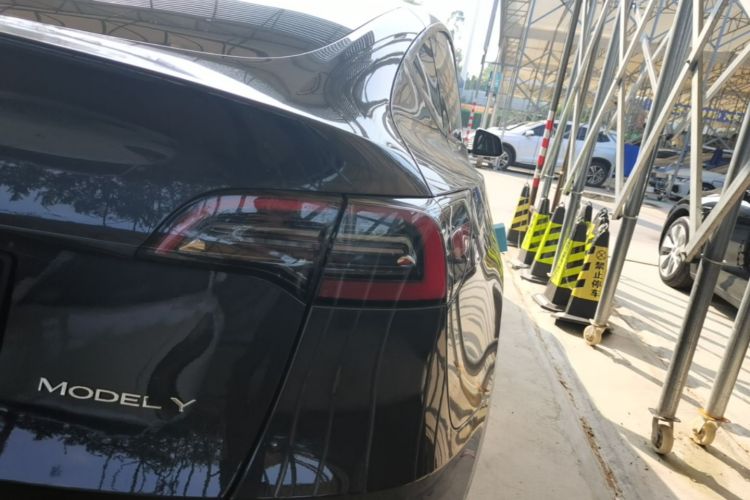 Tesla Model Y 2024 immagine di auto #8
