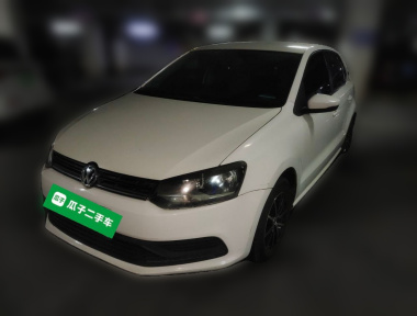 Volkswagen Polo 2015 car image 