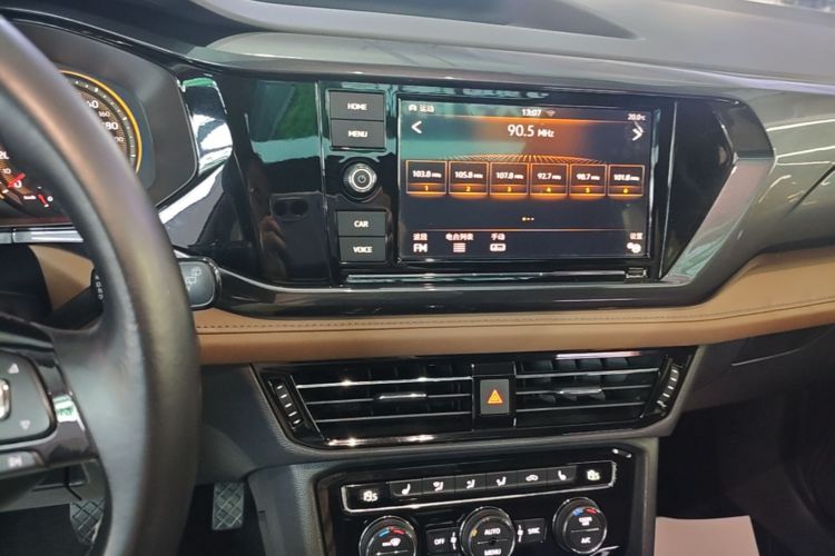 Volkswagen Tharu 2018 immagine di auto #13