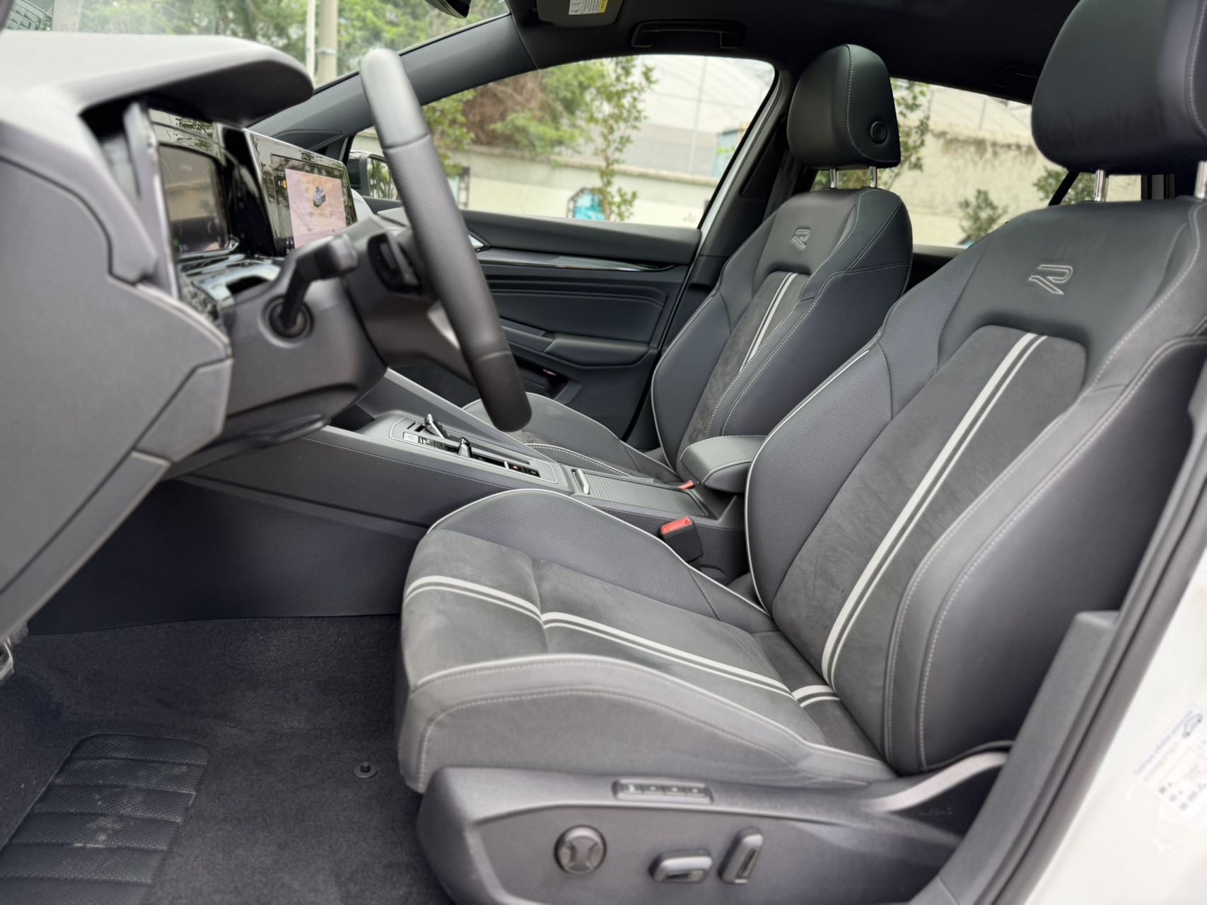 Volkswagen Golf 2022 car image #4